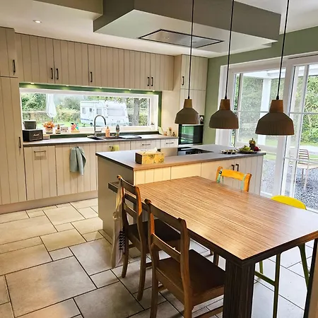 A 8km Du Circuit F1, Avec Jardin Et Parking A ヴィラ