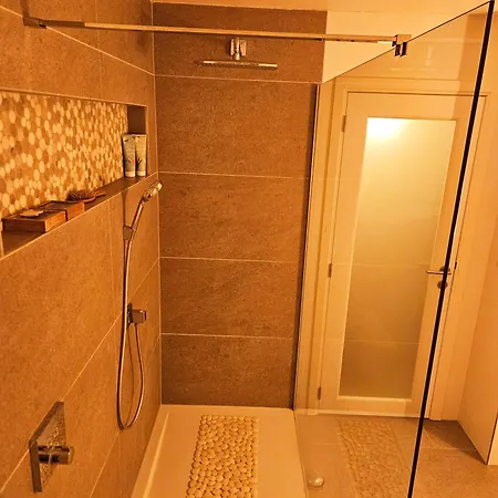 Villa A 8km Du Circuit F1, 5 Personnes Avec Jardin Et Parking A *