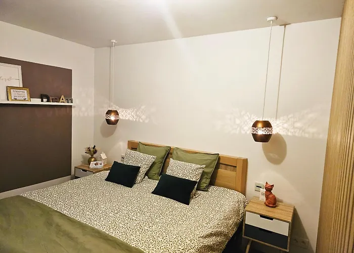 A 8km Du Circuit F1, 5 Personnes Avec Jardin Et Parking A Villa