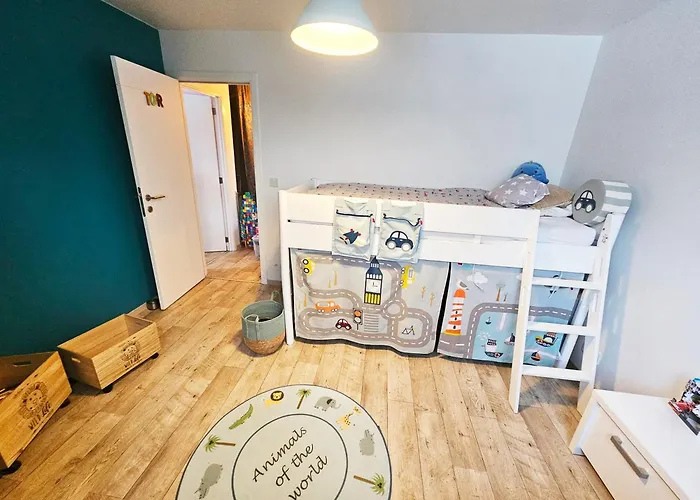 A 8km Du Circuit F1, 5 Personnes Avec Jardin Et Parking A